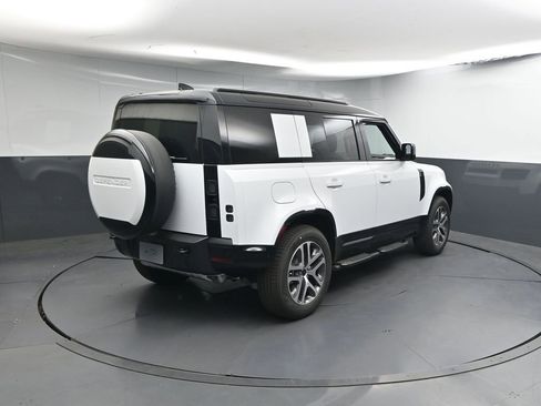 New 2026 Land Rover Defender 110 X-Dynamic SE AWD/4WD image 22