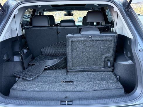 Used 2023 Volkswagen Tiguan SE w/ Panoramic Sunroof Package image 16
