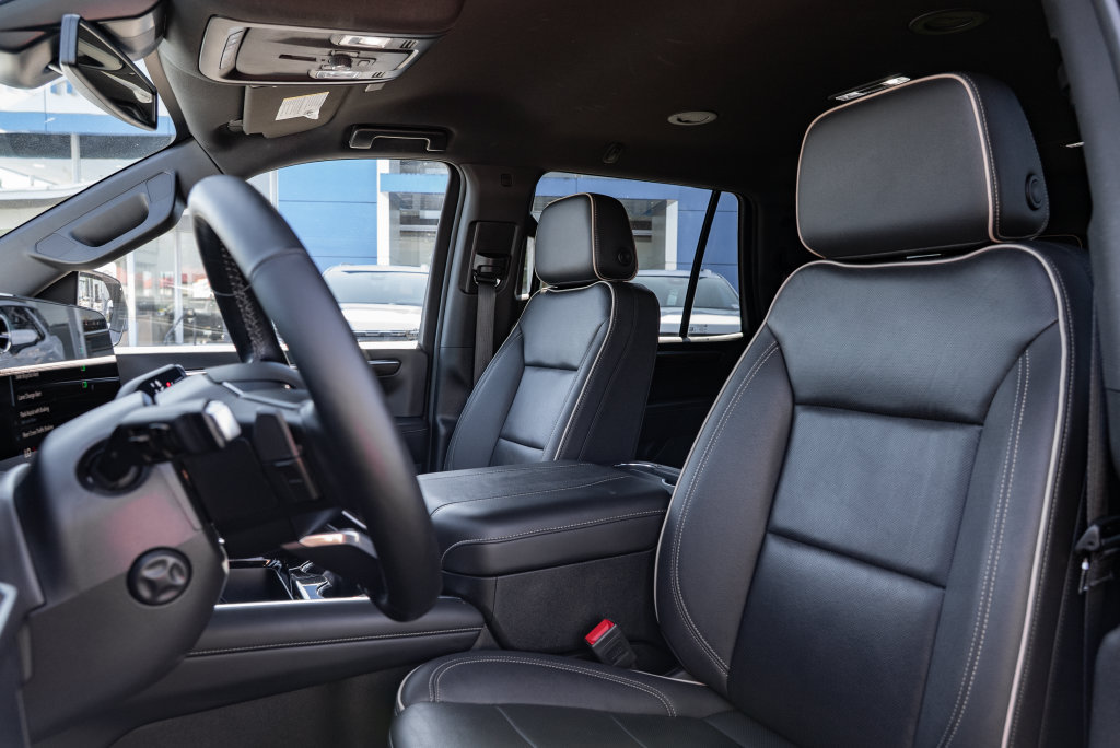 Used 2025 Chevrolet Tahoe Premier AWD/4WD image 25