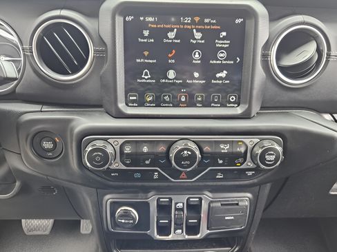 Used 2022 Jeep Wrangler Unlimited Sahara w/ Cold Weather Group AWD/4WD image 17