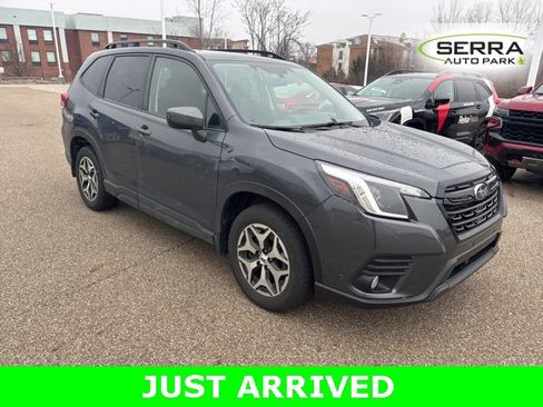 Used 2023 Subaru Forester Premium image 2