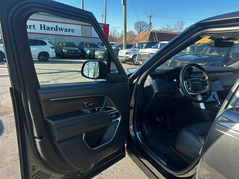 Used 2023 Land Rover Range Rover SE image 9