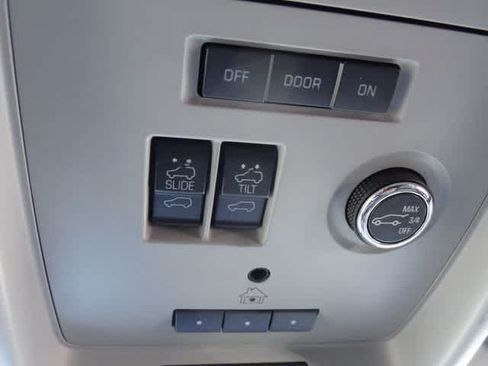 Used 2018 GMC Yukon SLT AWD/4WD image 28
