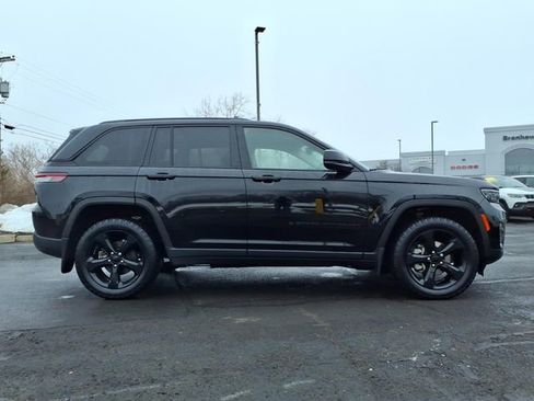 Certified 2023 Jeep Grand Cherokee Limited w/ Black Appearance Package image 2