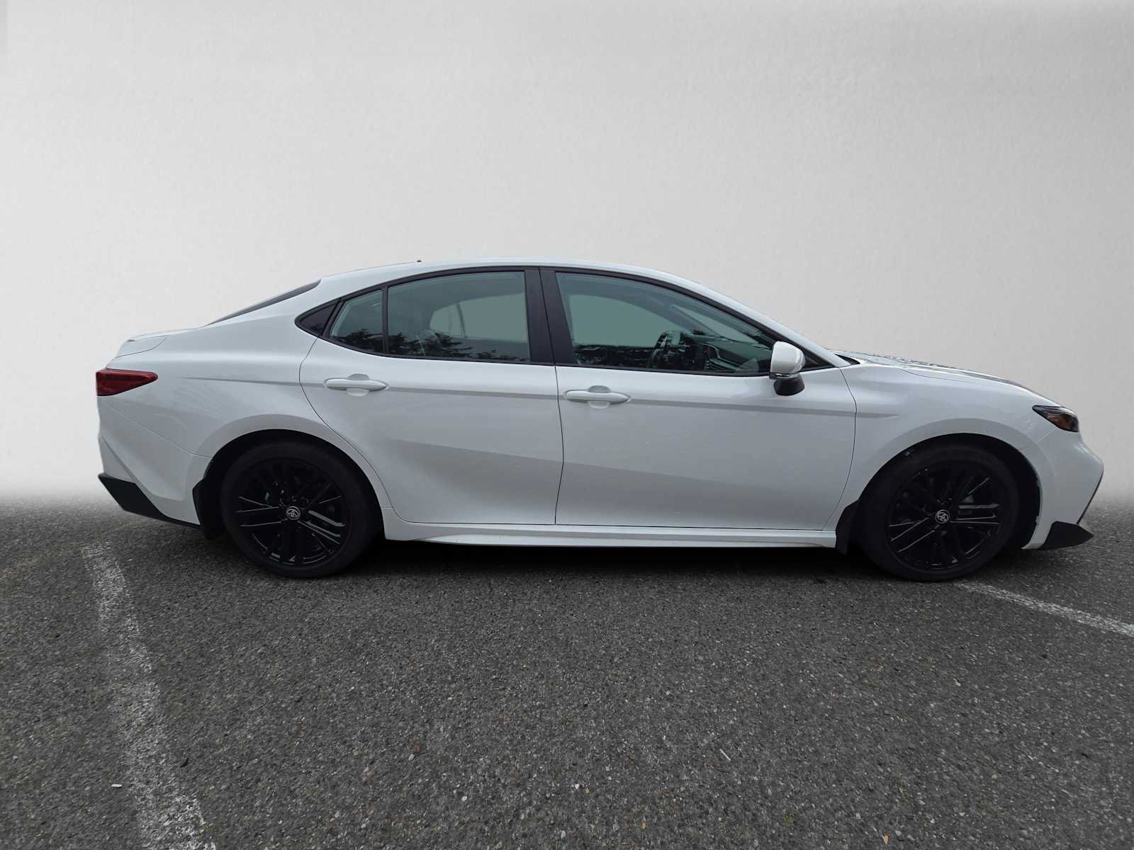 Used 2026 Toyota Camry SE w/ Convenience Package FWD image 2