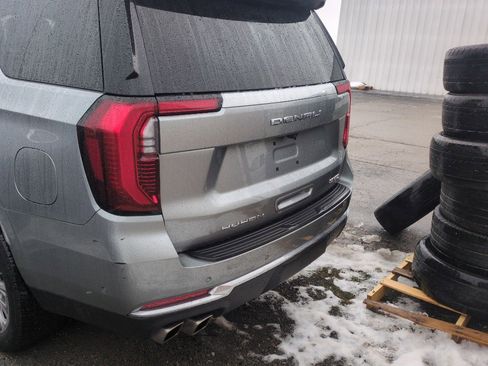 Used 2025 GMC Yukon Denali image 6