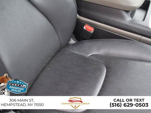 Used 2025 Kia Carnival FWD image 25
