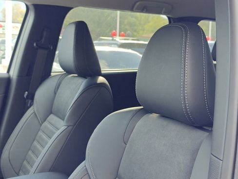 New 2025 Mitsubishi Outlander SE image 12