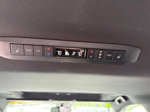 Used 2025 Toyota Sienna Platinum FWD image 30