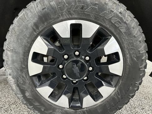 Used 2020 Chevrolet Silverado 2500 Custom w/ Custom Value Package AWD/4WD image 16