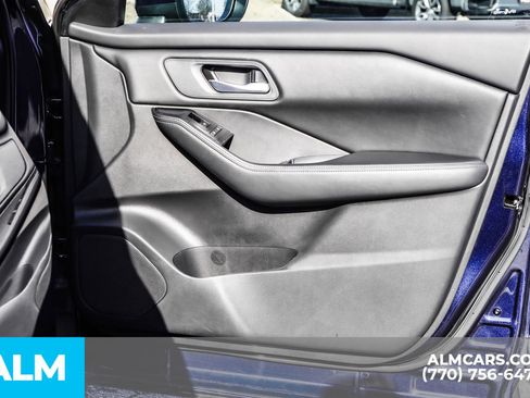 Used 2024 Nissan Rogue SV image 48