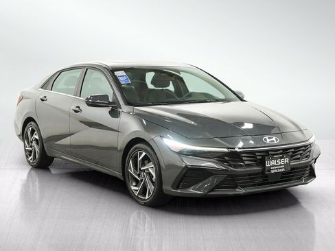 Used 2025 Hyundai Elantra SEL FWD image 7