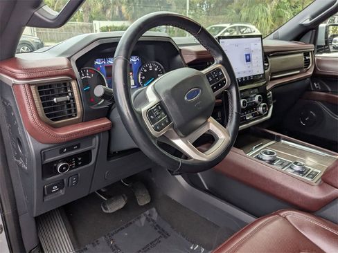 Used 2024 Ford Expedition Limited image 13