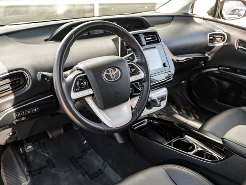 Used 2017 Toyota Prius Four image 3