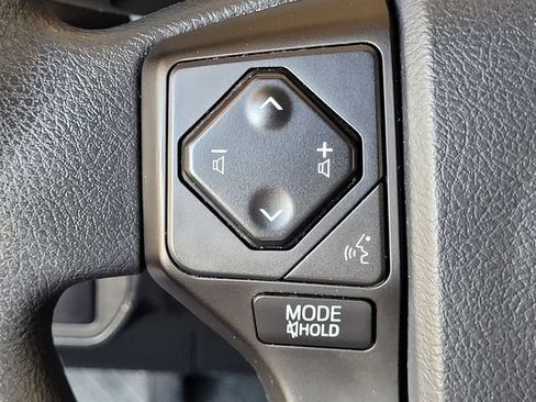 Certified 2018 Toyota Tacoma SR w/ SR Convenience Package AWD/4WD image 29
