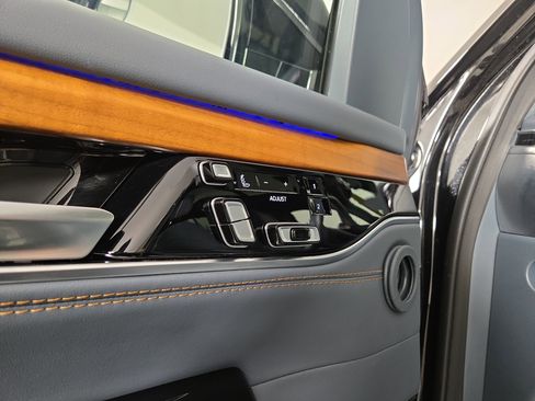 Used 2023 Jeep Grand Wagoneer L Series II w/ Premium Group II image 33