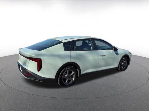 Used 2025 Kia K4 LXS image 15