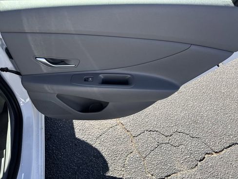 New 2025 Hyundai Elantra SEL image 16