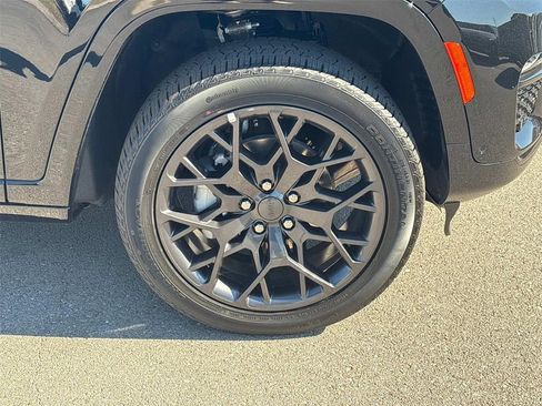 New 2025 Jeep Grand Cherokee Summit w/ Obsidian Package image 11