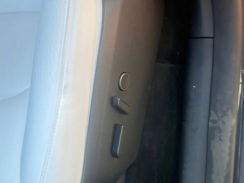 Used 2024 Tesla Model Y Performance image 30