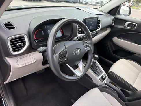 Used 2025 Hyundai Venue SEL FWD image 11