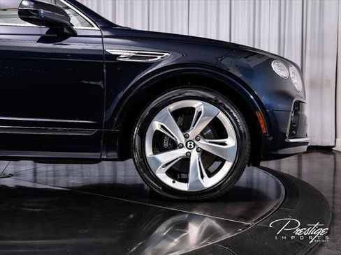 Used 2023 Bentley Bentayga Extended Wheelbase AWD/4WD image 16