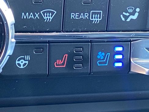 Used 2023 Ford F350 Lariat w/ FX4 Off-Road Package image 20