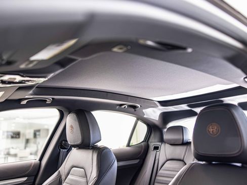 New 2025 Alfa Romeo Stelvio Sprint image 20