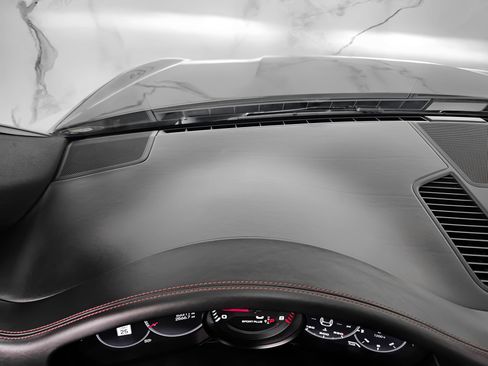 Used 2022 Porsche Cayenne Coupe image 29