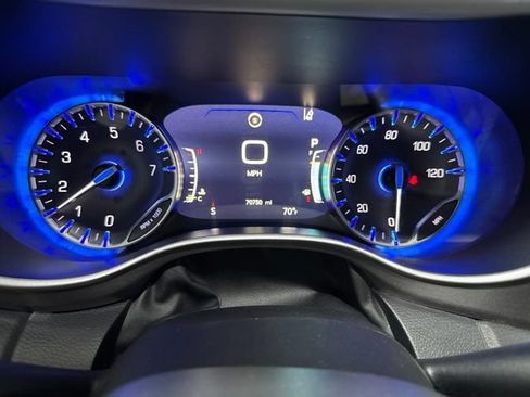 Used 2024 Chrysler Pacifica Touring-L FWD image 18