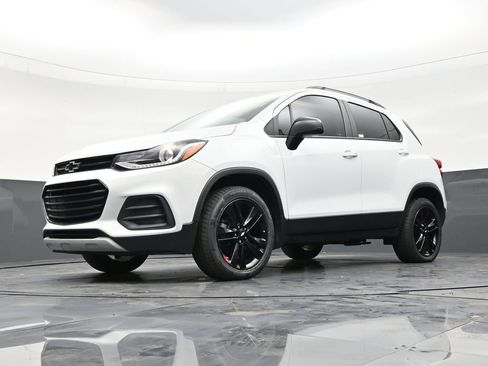 Used 2022 Chevrolet Trax LT w/ Redline Edition image 21
