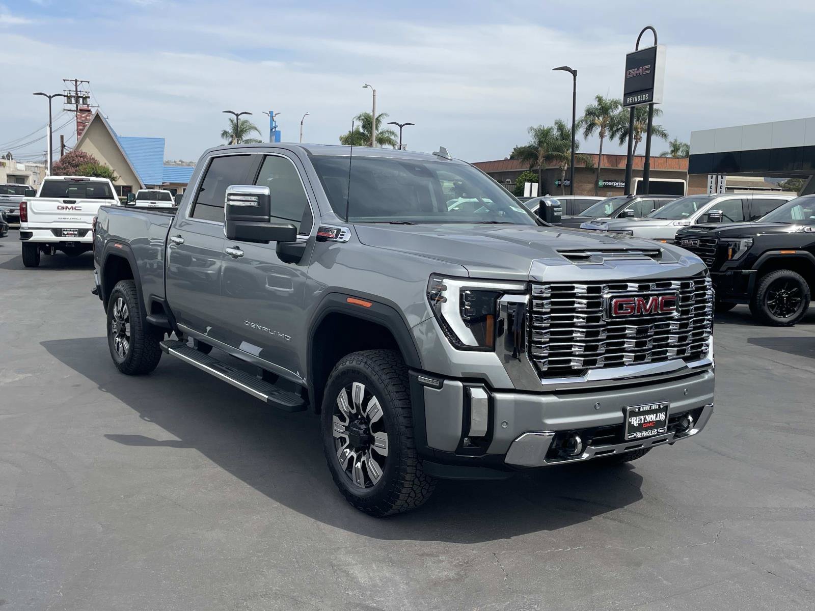 New 2026 GMC Sierra 2500 Denali w/ Denali Reserve Package AWD/4WD image 3