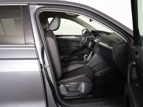 Used 2024 Volkswagen Tiguan SE w/ Panoramic Sunroof Package AWD/4WD image 30