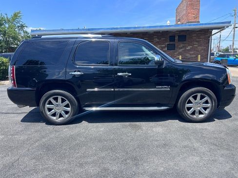 Used 2013 GMC Yukon Denali AWD/4WD image 2