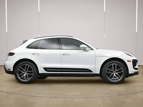 Used 2023 Porsche Macan AWD/4WD image 31