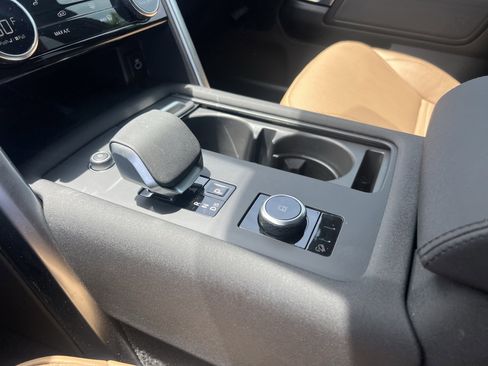Certified 2025 Land Rover Discovery Dynamic SE AWD/4WD image 29