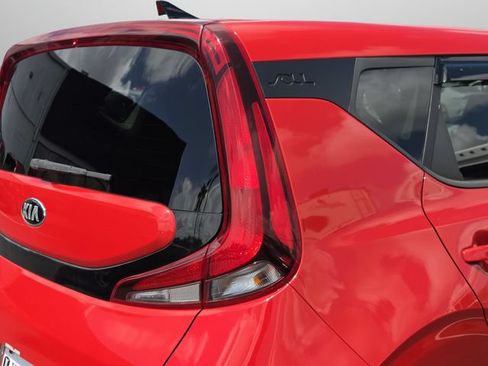 Used 2021 Kia Soul LX FWD image 18