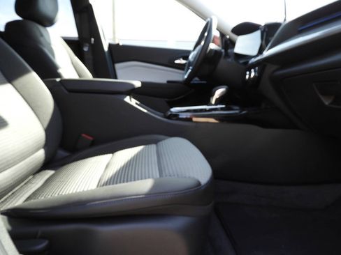 Used 2025 Chevrolet Trax LT w/ Driver Confidence Package FWD image 32