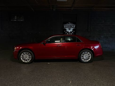 Used 2013 Chrysler 300 AWD w/ Driver Convenience Group image 3