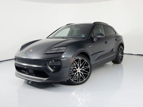 New 2026 Porsche Macan 4 Electric AWD/4WD image 6