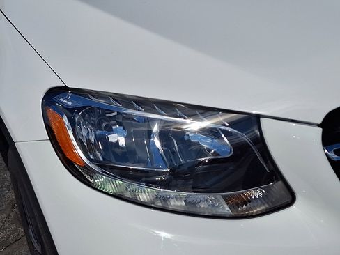 Used 2019 Mercedes-Benz GLC 300 4MATIC image 9