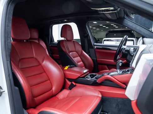 Used 2018 Porsche Cayenne GTS AWD/4WD image 24