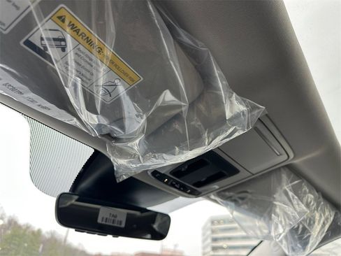 New 2025 Honda Pilot Touring image 35