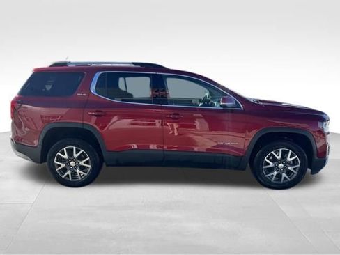 Used 2023 GMC Acadia SLE w/ Driver Convenience Package image 3