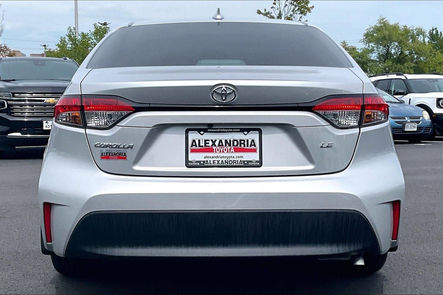 Used 2025 Toyota Corolla LE FWD image 4