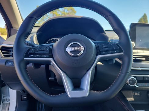 Used 2025 Nissan Altima 2.5 SR image 22