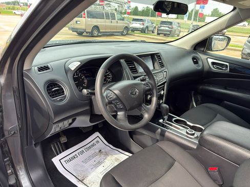 Used 2020 Nissan Pathfinder S AWD/4WD image 9