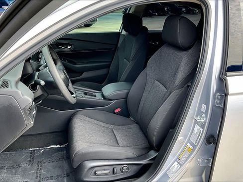 Used 2025 Honda Accord SE image 7