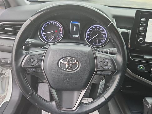 Used 2021 Toyota Camry SE image 4