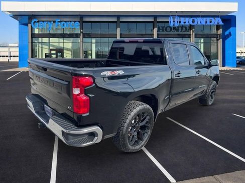 Used 2025 Chevrolet Silverado 1500 LT image 2